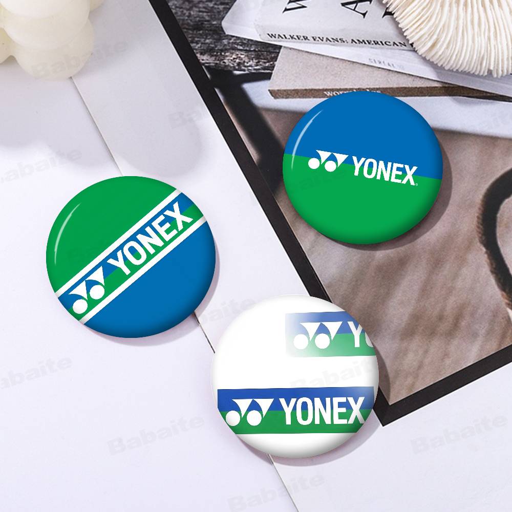 Badminton Photo - เข็มกลัดรูปภาพแบดมินตันแฟชั่น Y-Yonex ดีไซน์สร้างสรรค์ รูปทรงกลม ของขวัญ ขนาด